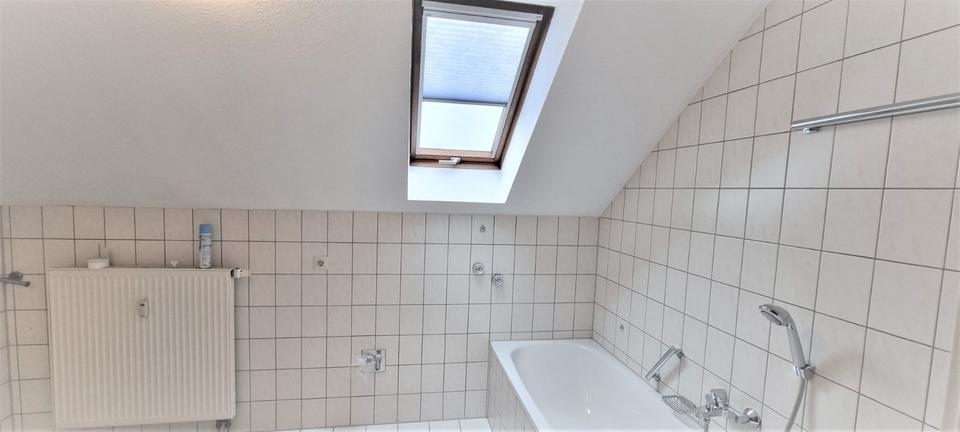 Dachgeschoßwohnung Herzogenaurach - 2.5 Zimmer, 73 m&sup2;, 800&euro; | Angebot:26606088