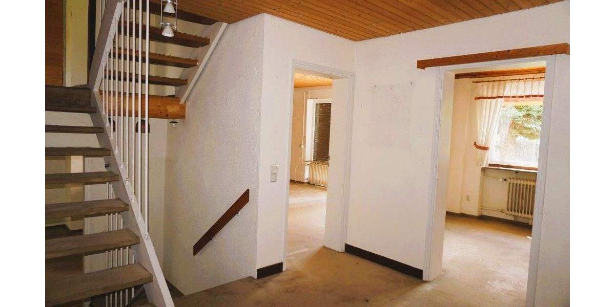 Reihenmittelhaus Nürnberg Röthenbach b Schweinau - 8 Zimmer, 158 m&sup2;, 399.000&euro; | Angebot:25704367