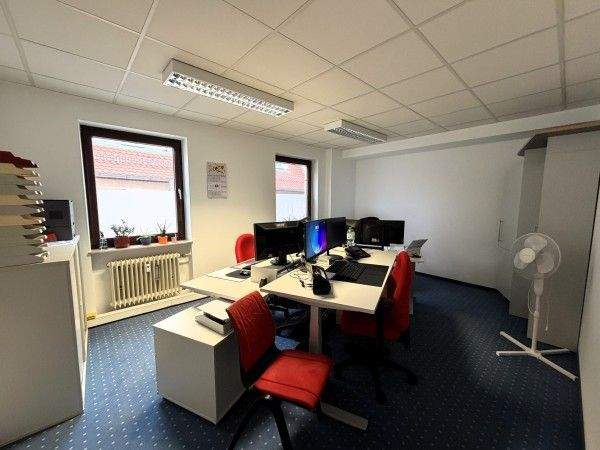 Gewerbeobjekt Lauf - 8 Zimmer, 213 m&sup2;, 2.112&euro; | Angebot:25706461