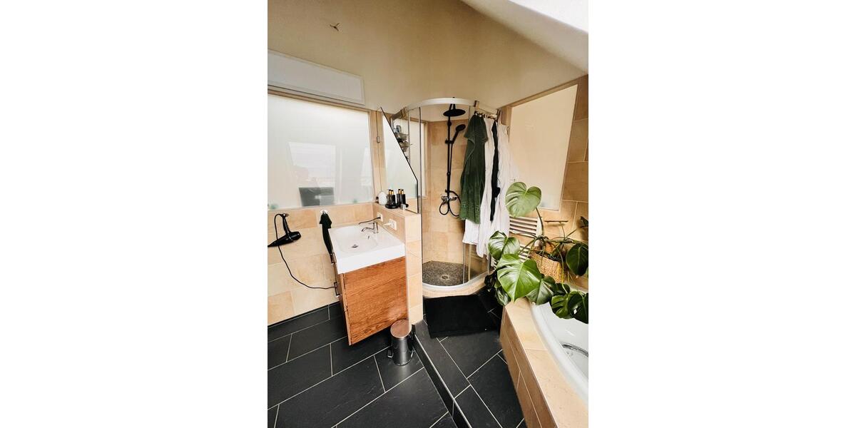 Dachgeschoßwohnung Nürnberg Hasenbuck - 3 Zimmer, 65 m&sup2;, 1.200&euro; | Angebot:26544452