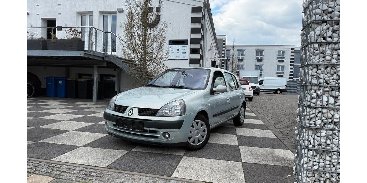 Renault Clio 75.000 km 3.489 &euro; nürnberg 90431