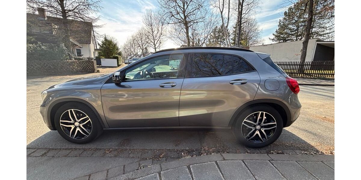 Mercedes-Benz GLA 200 141.000 km 14.900 &euro; Fürth 90768