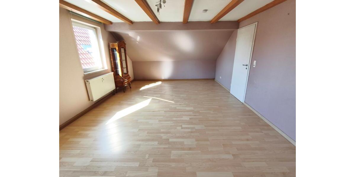 2 Zi. Wohnung im Dachgeschoss mit Stellplatz - Etagenwohnung Adelsdorf | Angebot:27541175