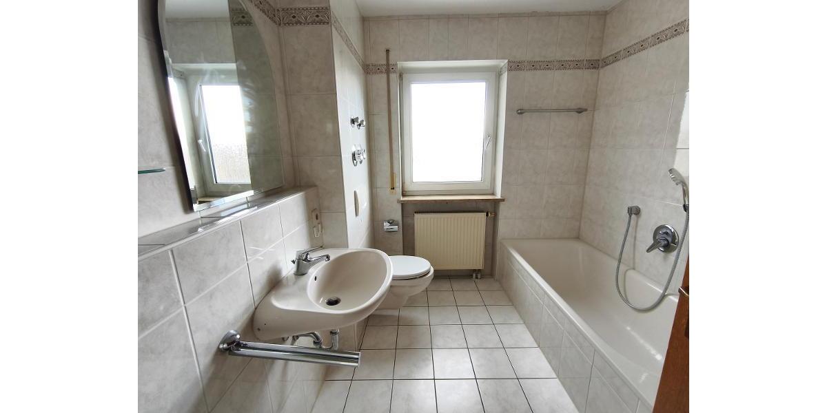 3 Zi. Wohnung (Nr. 6) im DG (2. OG) mit Balkon und Garage - Etagenwohnung Erlangen OT Dechsendorf | Angebot:24315669