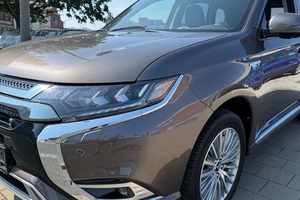 Mitsubishi Plug-in Hybrid Outlander 30.660 km 21.950 &euro; Fürth 90763