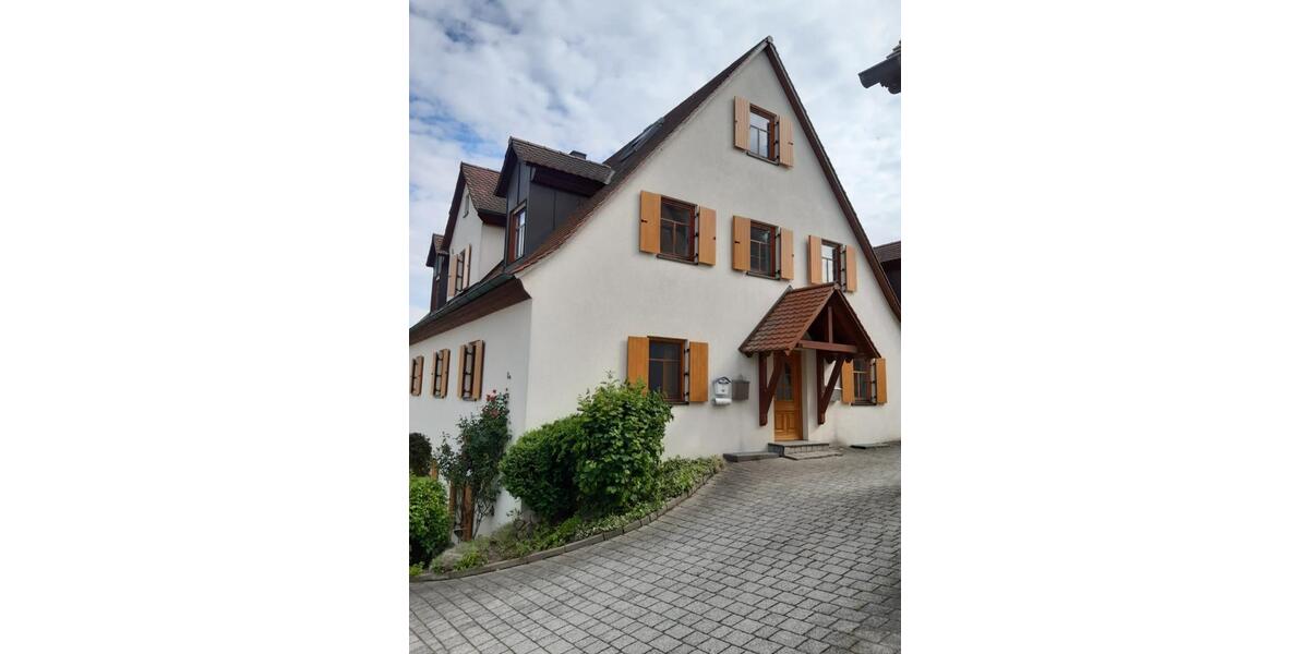 Dachgeschoßwohnung Gerhardshofen - 5 Zimmer, 109 m&sup2;, 850&euro; | Angebot:25855009