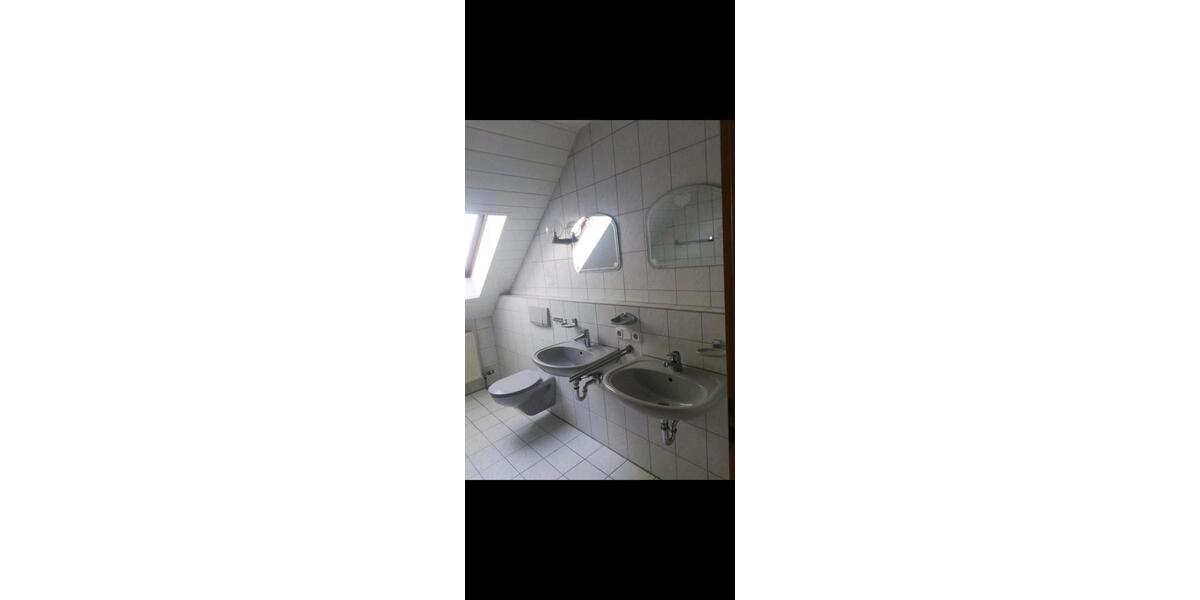 Dachgeschoßwohnung Adelsdorf - 4 Zimmer, 105 m&sup2;, 1.300&euro; | Angebot:26534452