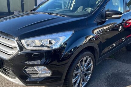 Ford Kuga 82.000 km 10.400 &euro; Nürnberg 90431