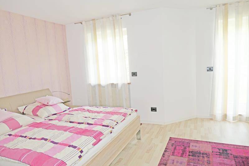 Reihenmittelhaus Nürnberg Neuröthenbach - 4 Zimmer, 140 m&sup2;, 590.000&euro; | Angebot:25734911