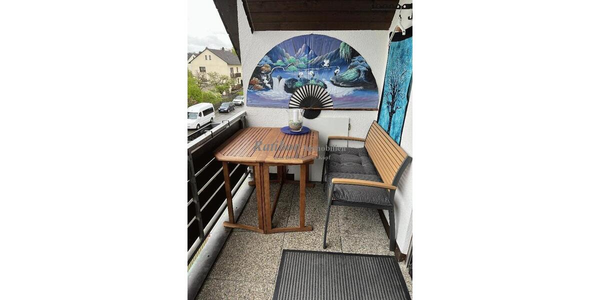 Gut vermietete 2 Zimmer-Mansardenwohnung mit Loggia und Stellplatz in ruhiger Wohnlage RH-Nord - Dachgeschoßwohnung Roth | Angebot:26998520