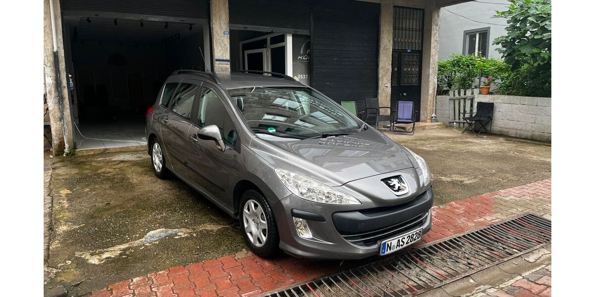 Peugeot 308 122.000 km 5.500 &euro; Nürnberg 90451