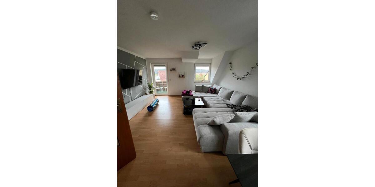 Dachgeschoßwohnung Zirndorf - 4.5 Zimmer, 120 m&sup2;, 1.300&euro; | Angebot:26598093