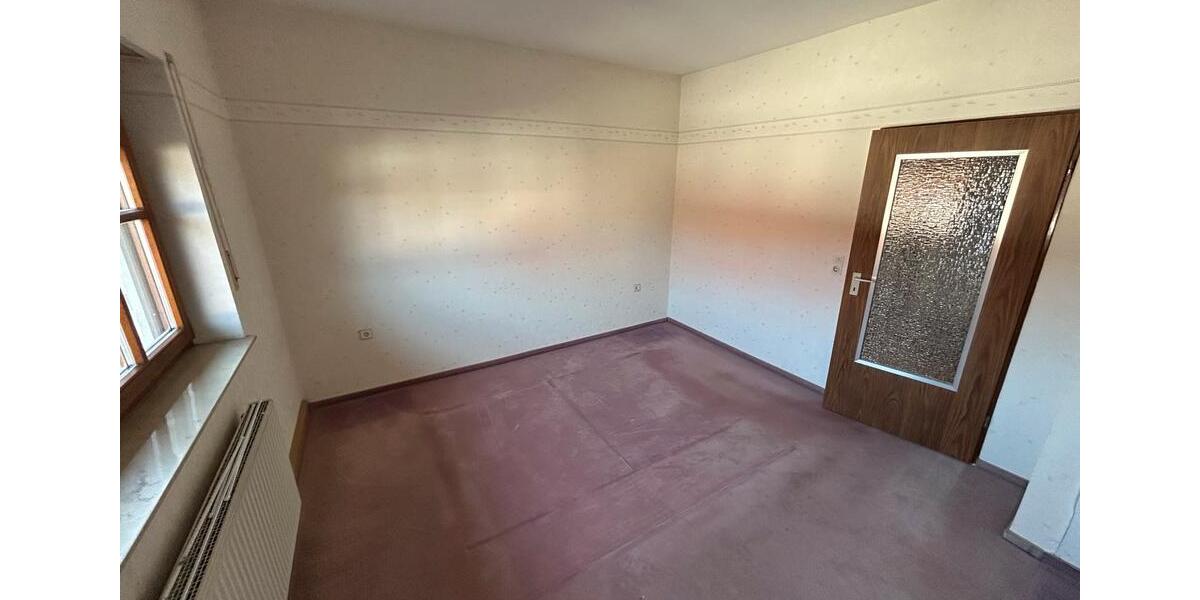 Einfamilienhaus Lauf an der Pegnitz - 7 Zimmer, 170 m&sup2;, 430.000&euro; | Angebot:25408089