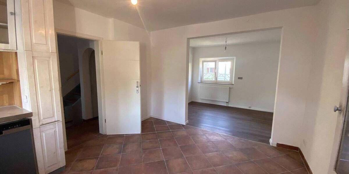Reihenmittelhaus Nürnberg Röthenbach b Schweinau - 3 Zimmer, 100 m&sup2;, 1.250&euro; | Angebot:26797319