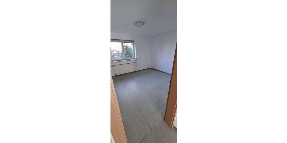 Etagenwohnung Bubenreuth - 3 Zimmer, 73 m&sup2;, 990&euro; | Angebot:25984370
