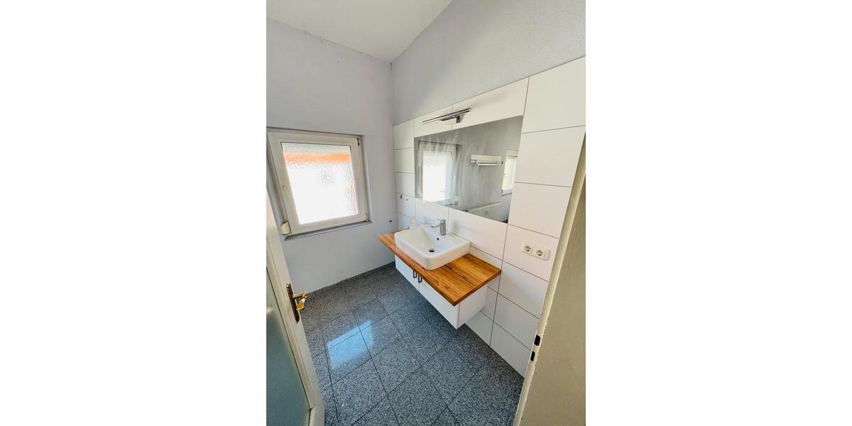 Etagenwohnung Neustadt an der Aisch - 3 Zimmer, 105 m&sup2;, 899&euro; | Angebot:25807270