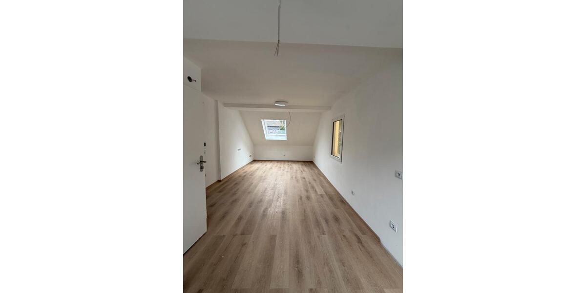 Dachgeschoßwohnung Nürnberg Eberhardshof - 3 Zimmer, 53 m&sup2;, 900&euro; | Angebot:25973544