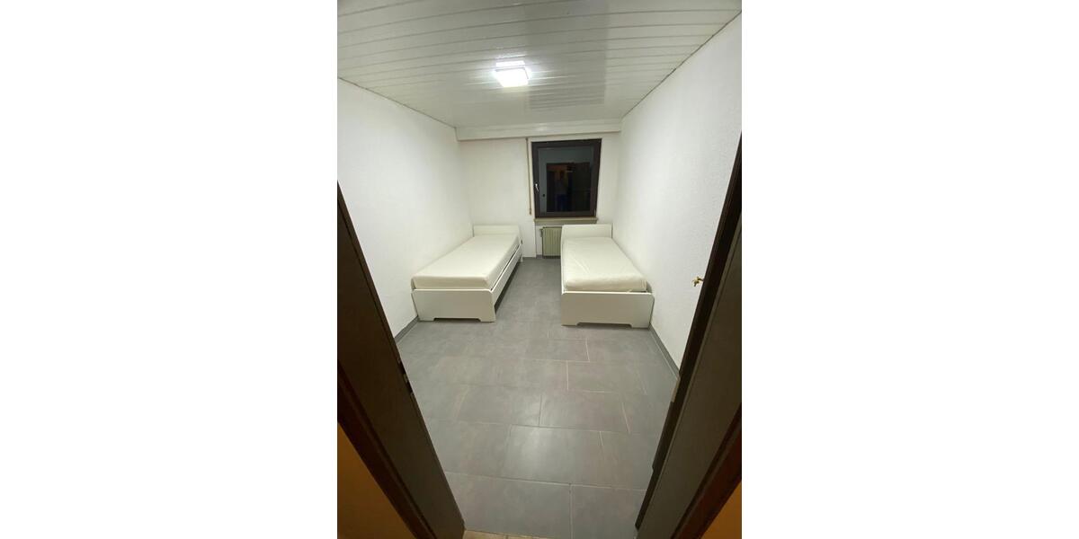 Erdgeschoßwohnung Nürnberg Altenfurt - 5 Zimmer, 140 m&sup2;, 2.000&euro; | Angebot:26648183