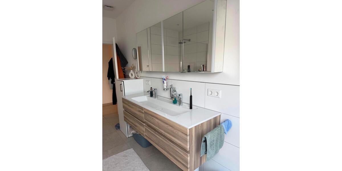 Dachgeschoßwohnung Oberreichenbach - 2 Zimmer, 130 m&sup2;, 1.500&euro; | Angebot:25598849