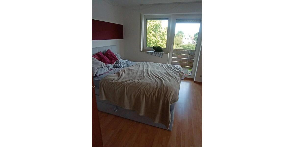 Dachgeschoßwohnung Zirndorf - 4.5 Zimmer, 120 m&sup2;, 1.300&euro; | Angebot:26598093