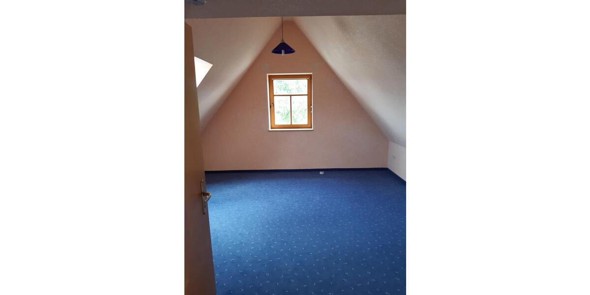 Dachgeschoßwohnung Gerhardshofen - 5 Zimmer, 109 m&sup2;, 850&euro; | Angebot:25855009
