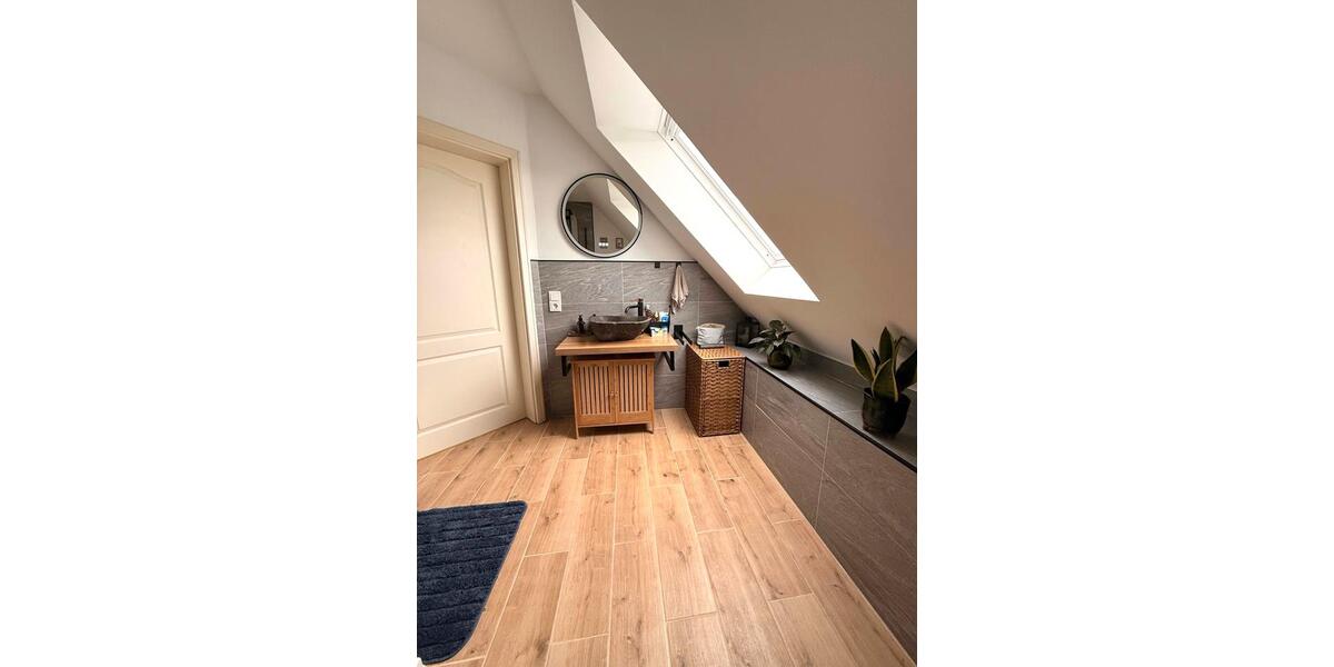 Dachgeschoßwohnung Cadolzburg - 3 Zimmer, 94 m&sup2;, 1.175&euro; | Angebot:26042536