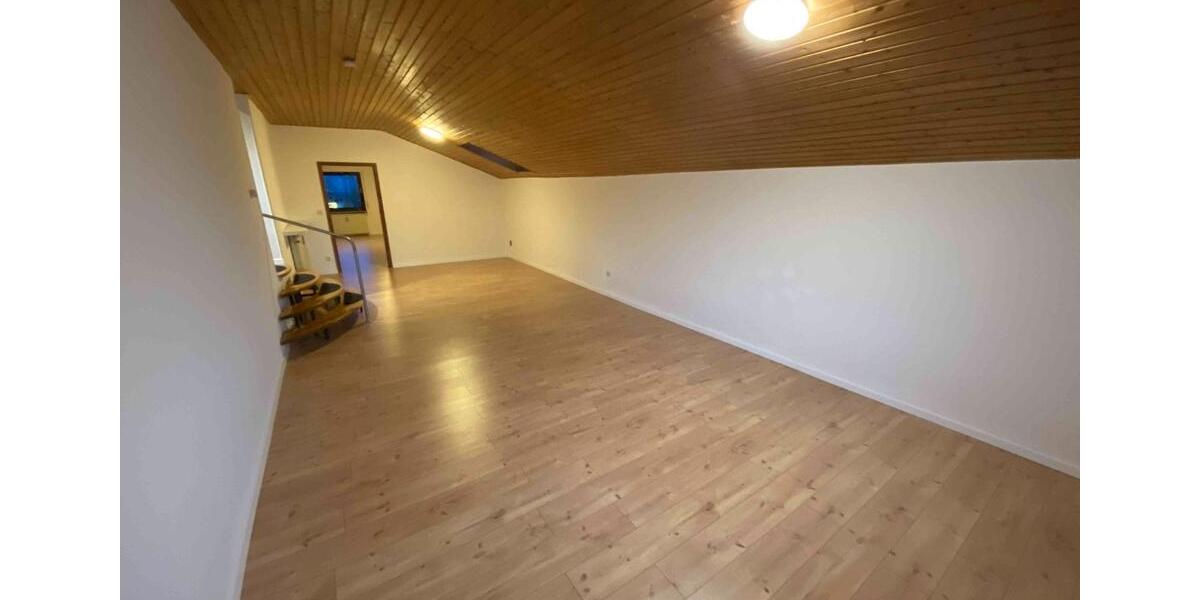 Etagenwohnung Aurachtal - 3 Zimmer, 105 m&sup2;, 900&euro; | Angebot:26022265