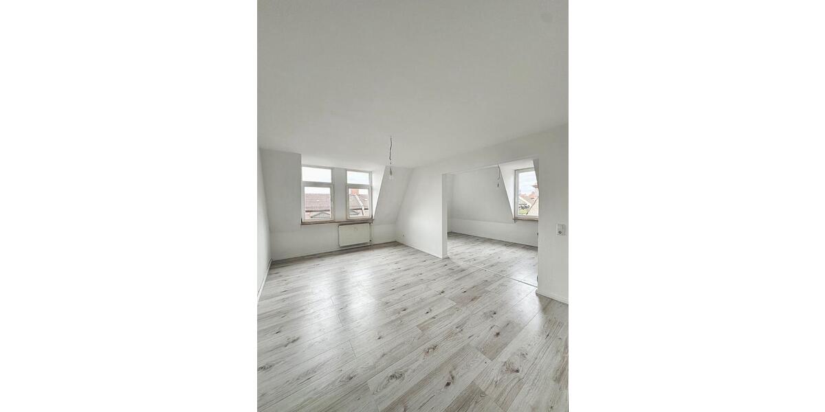 Dachgeschoßwohnung Nürnberg Rabus - 3.5 Zimmer, 81 m&sup2;, 1.175&euro; | Angebot:25334661