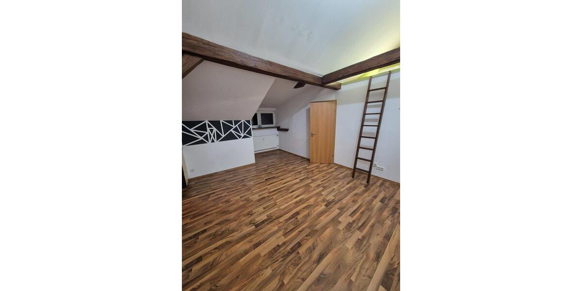 Dachgeschoßwohnung Uehlfeld - 1 Zimmer, 43 m&sup2;, 390&euro; | Angebot:24893395