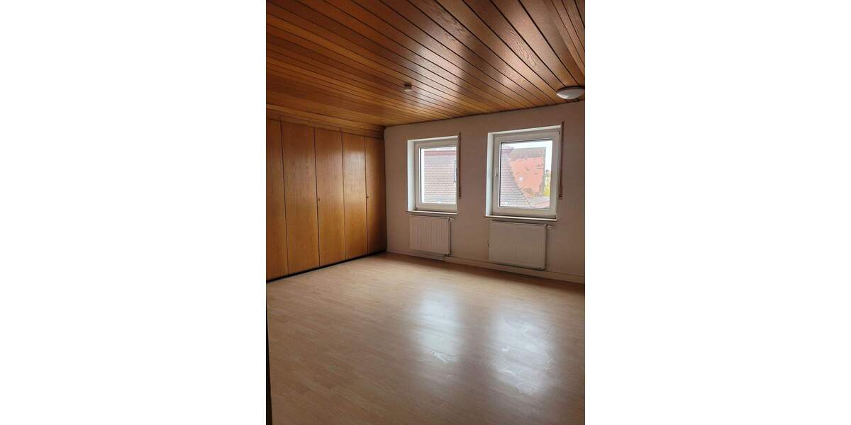 Mehrfamilienhaus, Wohnhaus Adelsdorf - 8 Zimmer, 202 m&sup2;, 398.000&euro; | Angebot:25681317