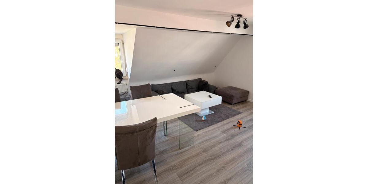 Dachgeschoßwohnung Nürnberg Eibach - 3 Zimmer, 60 m&sup2;, 990&euro; | Angebot:26504094