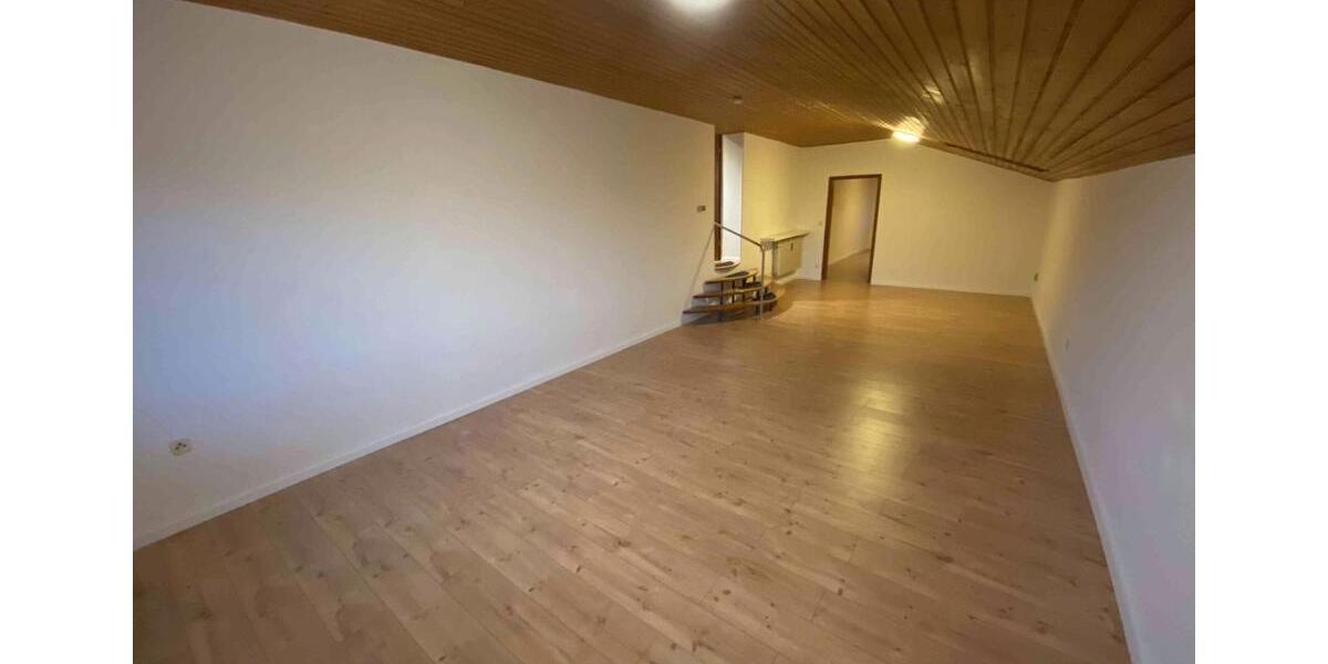 Etagenwohnung Aurachtal - 3 Zimmer, 105 m&sup2;, 900&euro; | Angebot:26022265