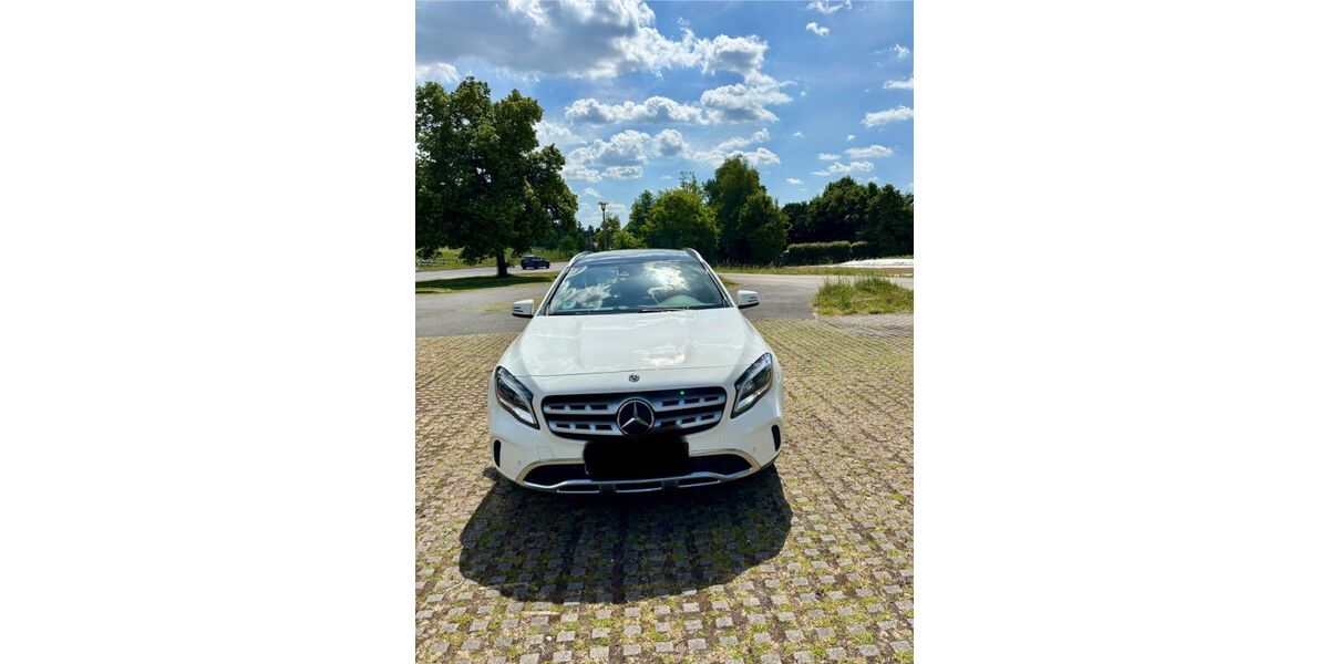 Mercedes-Benz GLA 180 49.000 km 22.999 &euro; Zirndorf 90513