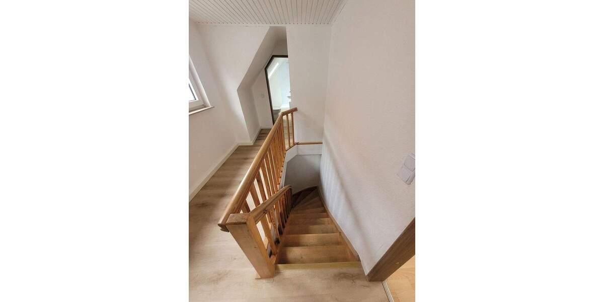 Mehrfamilienhaus, Wohnhaus Adelsdorf - 8 Zimmer, 202 m&sup2;, 398.000&euro; | Angebot:25681317