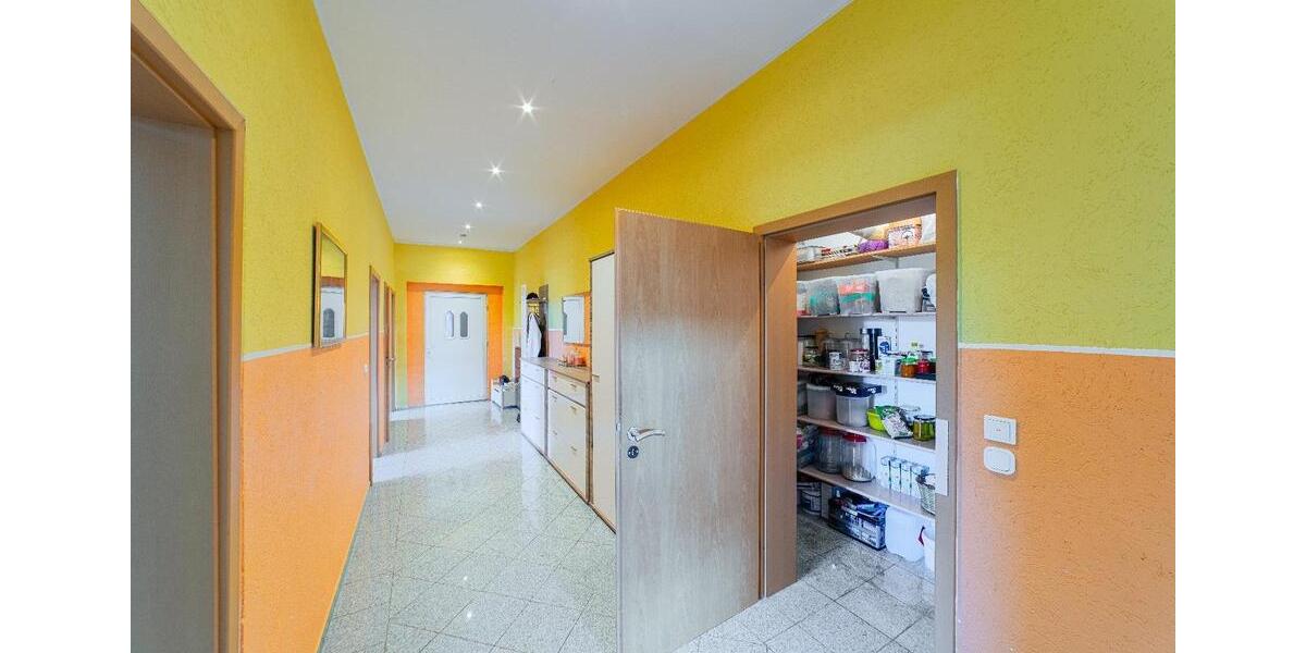 Etagenwohnung Nürnberg Falkenheim - 5 Zimmer, 140 m&sup2;, 1.650&euro; | Angebot:25755043