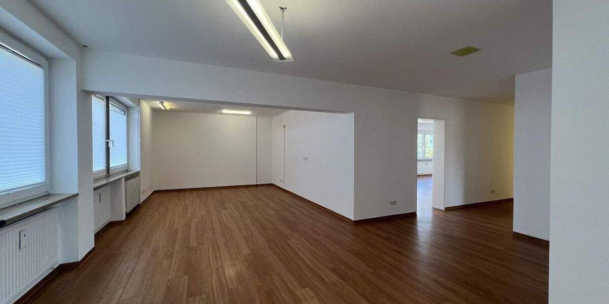 Gewerbeobjekt Erlangen Büchenbach - 9 Zimmer, 449.000&euro; | Angebot:25671201