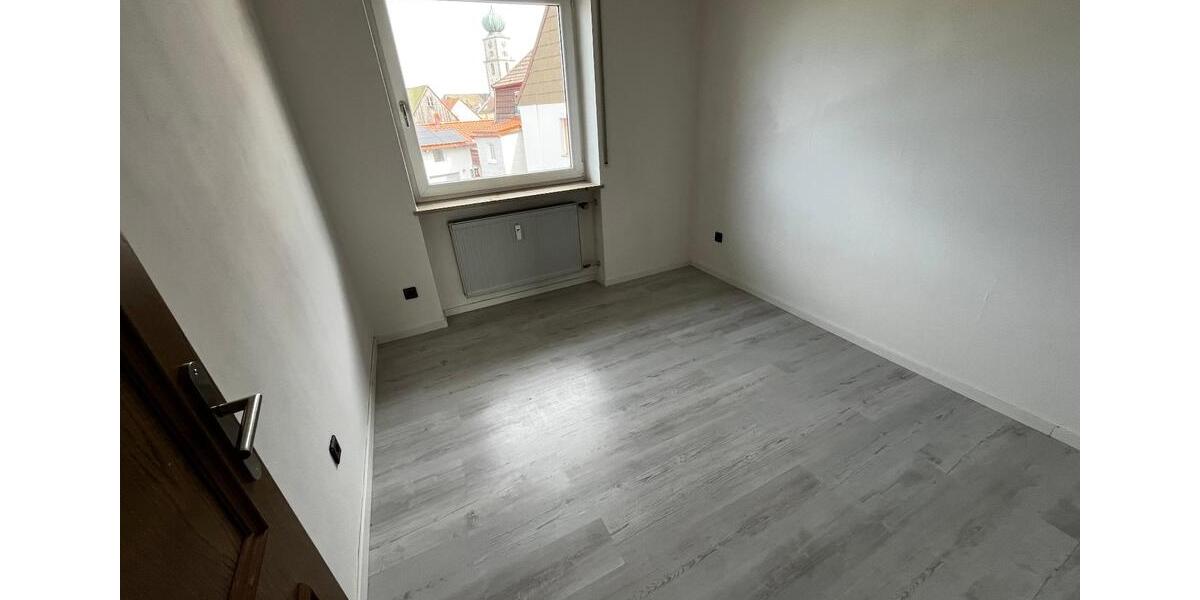 Etagenwohnung Pyrbaum - 5 Zimmer, 123 m&sup2;, 990&euro; | Angebot:26491282