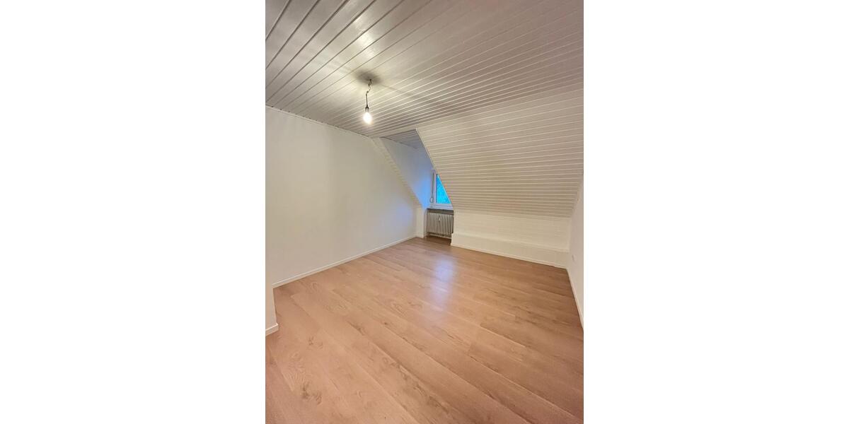 Dachgeschoßwohnung Fürth Atzenhof - 3 Zimmer, 79 m&sup2;, 1.021&euro; | Angebot:27604710
