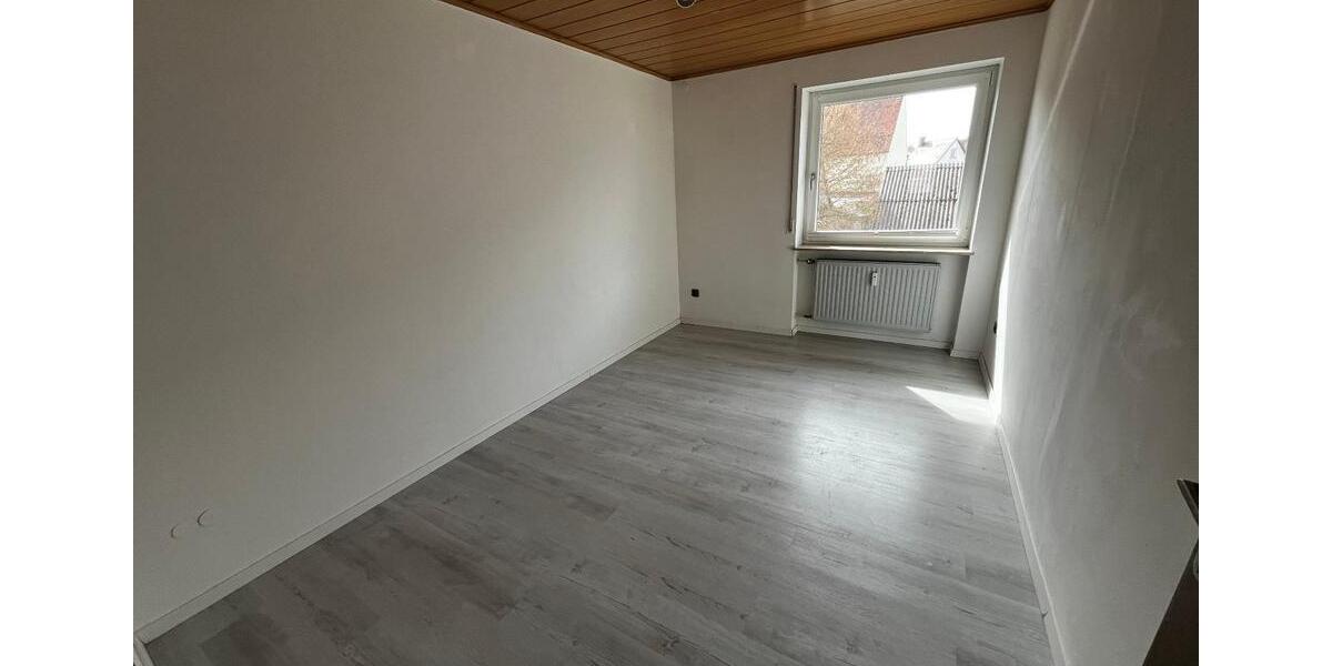 Etagenwohnung Pyrbaum - 5 Zimmer, 123 m&sup2;, 990&euro; | Angebot:26491282