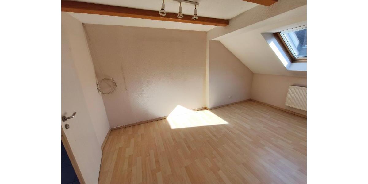 2 Zi. Wohnung im Dachgeschoss mit Stellplatz - Etagenwohnung Adelsdorf | Angebot:27541175