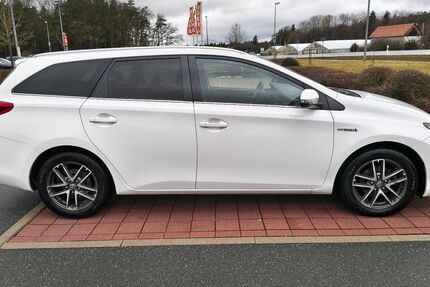 Toyota Auris Touring Sports 107.896 km 12.500 &euro; Nürnberg 90482