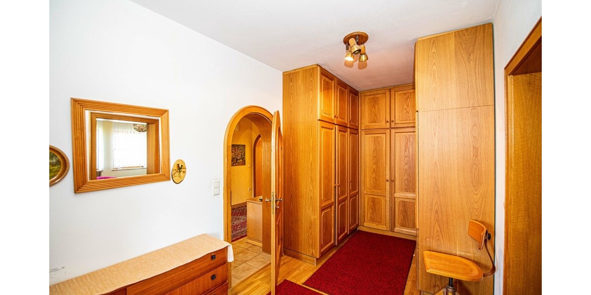 Charmantes Zweifamilienhaus mit drei Garagen und großem Garten - Zweifamilienhaus Kötzting | Angebot:24605834