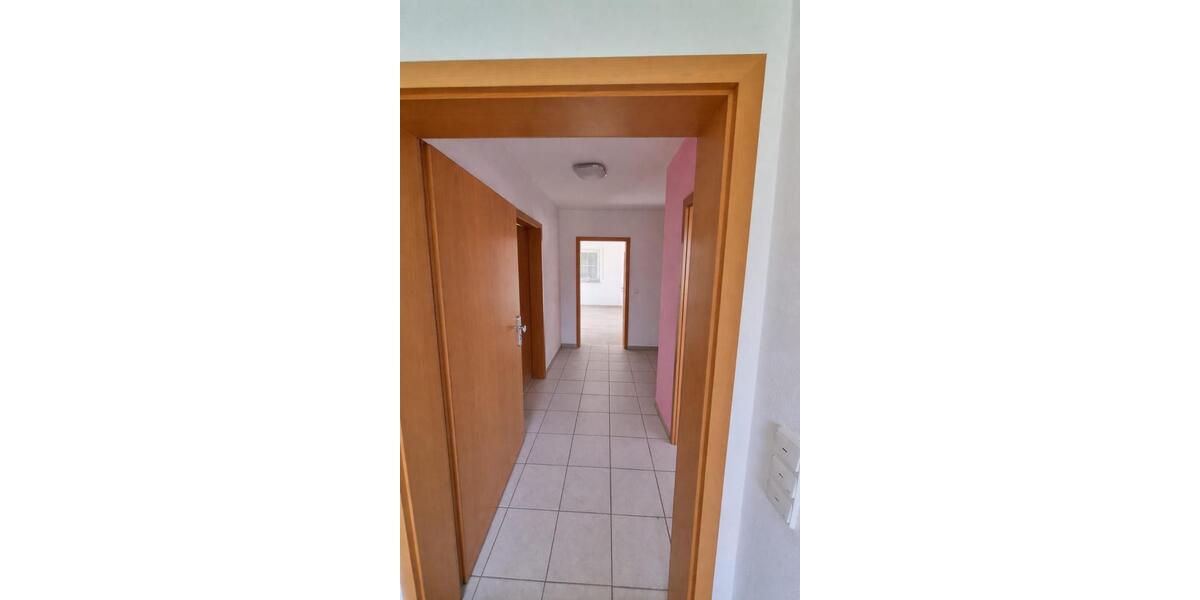 Dachgeschoßwohnung Fürth Atzenhof - 2.5 Zimmer, 69 m&sup2;, 890&euro; | Angebot:25944302