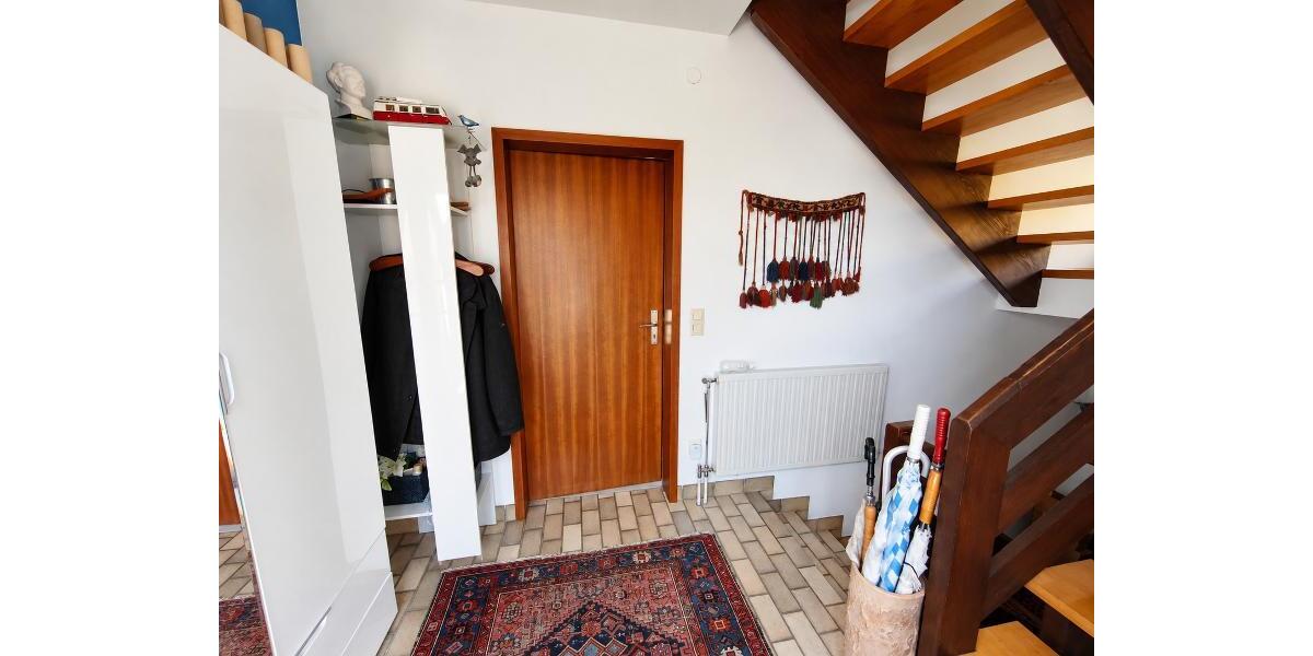 Einfamilienhaus mit Doppelgarage, Carport und großem Garten - Einfamilienhaus Weisendorf | Angebot:27651236