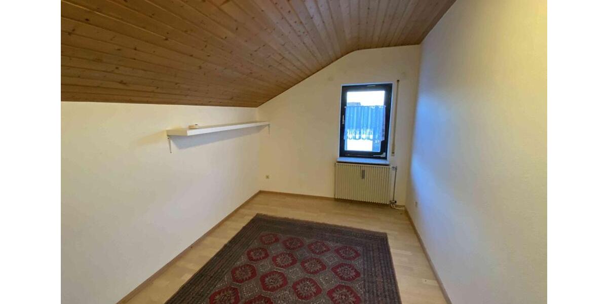 Dachgeschoßwohnung Aurachtal - 3 Zimmer, 105 m&sup2;, 900&euro; | Angebot:25403433