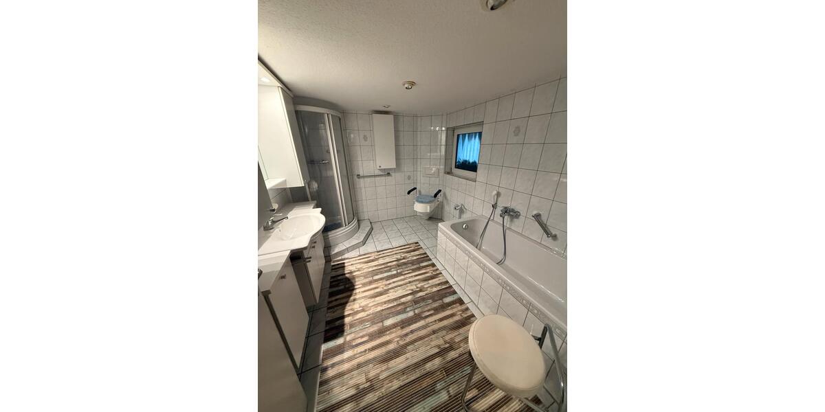 Bauernhaus, Landhaus Nürnberg Gibitzenhof - 8 Zimmer, 250 m&sup2;, 2.500&euro; | Angebot:25767124