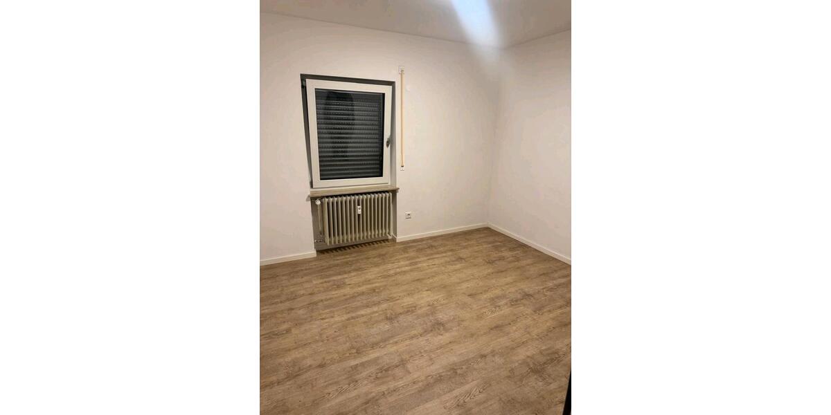 Etagenwohnung Lauf an der Pegnitz - 3 Zimmer, 83 m&sup2;, 1.100&euro; | Angebot:26638684
