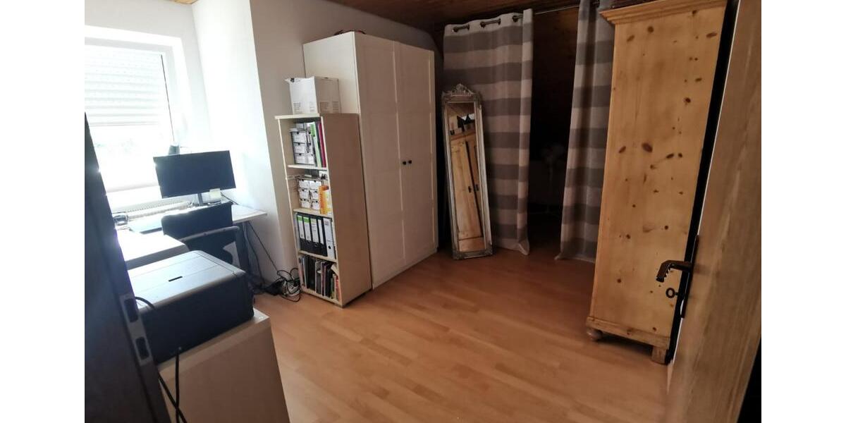 Dachgeschoßwohnung Forchheim - 3 Zimmer, 73 m&sup2;, 860&euro; | Angebot:25637795
