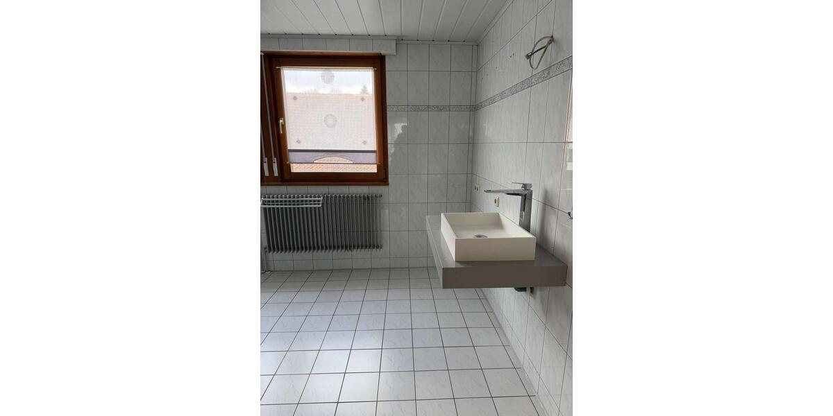 Etagenwohnung Erlangen Alterlangen - 3 Zimmer, 117 m&sup2;, 1.500&euro; | Angebot:25882988