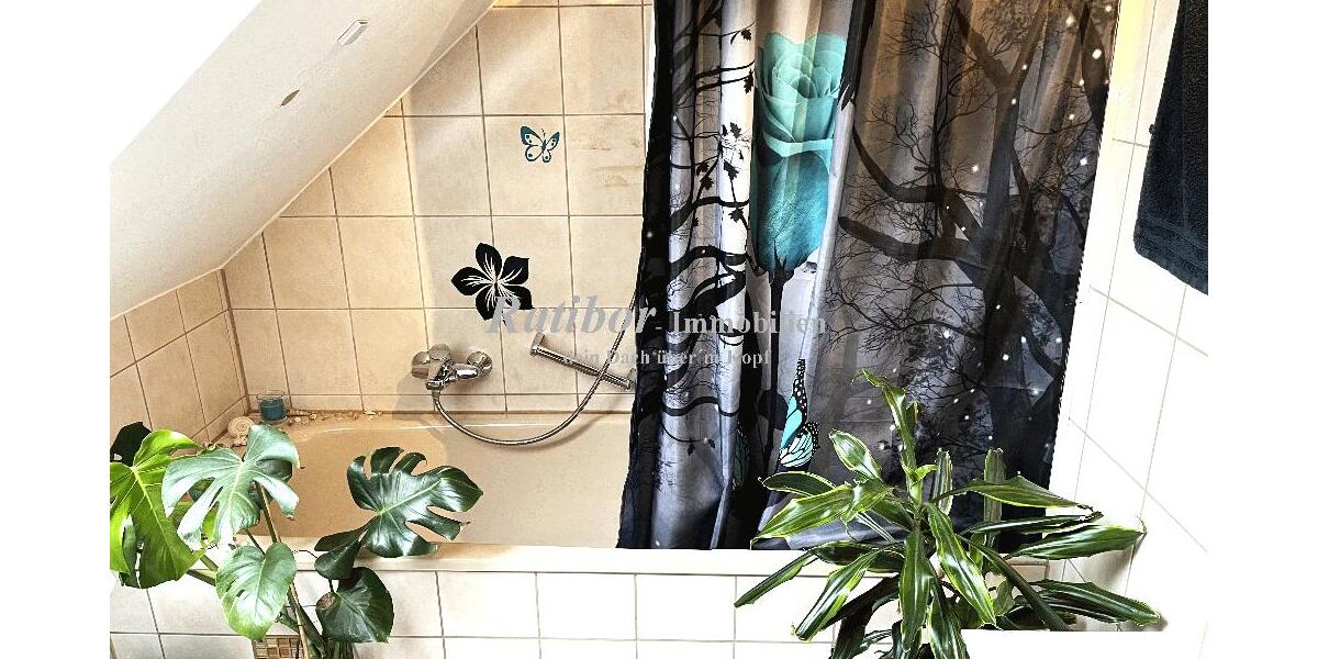 Gut vermietete 2 Zimmer-Mansardenwohnung mit Loggia und Stellplatz in ruhiger Wohnlage RH-Nord - Dachgeschoßwohnung Roth | Angebot:25281237